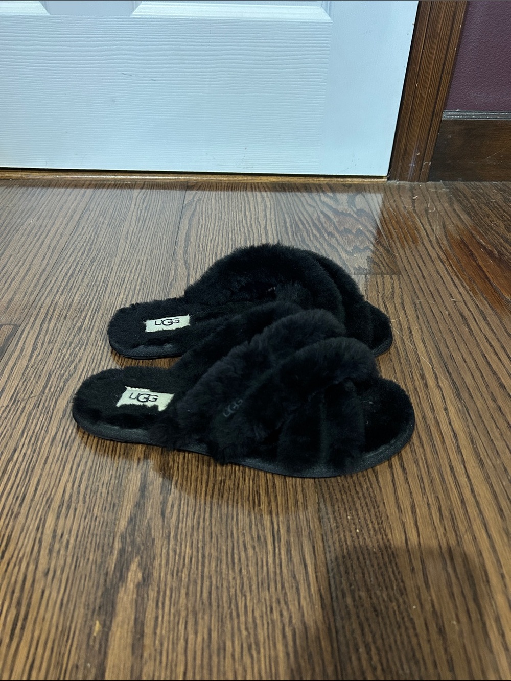 UGG Women’s Black Fluff scuffs Crossband Slide open toe slipper sz 7
